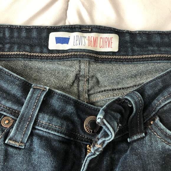 Levi Demi Curve jeans - Picture 3 of 5